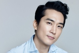 Song Seung Hun từng bị bạn gái bỏ vì 'tụ tập quá nhiều'