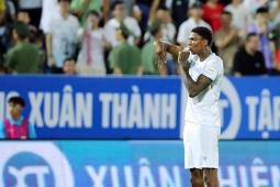 “Cầu thủ cao nhất thế giới” đặt mục tiêu lịch sử với CLB Nam Định tại V-League