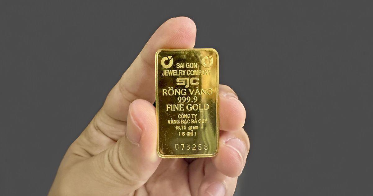Giá vàng miếng SJC trong nước tăng mạnh
