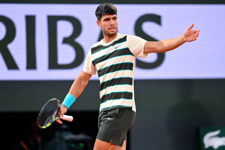 Khoảnh khắc nổi loạn hiếm hoi khi Alcaraz tỏ ra bực tức với ý kiến trọng tài