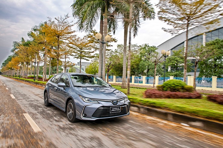 Giá xe Toyota Corolla Altis tháng 8/2025, từ 725 triệu đồng - 7
