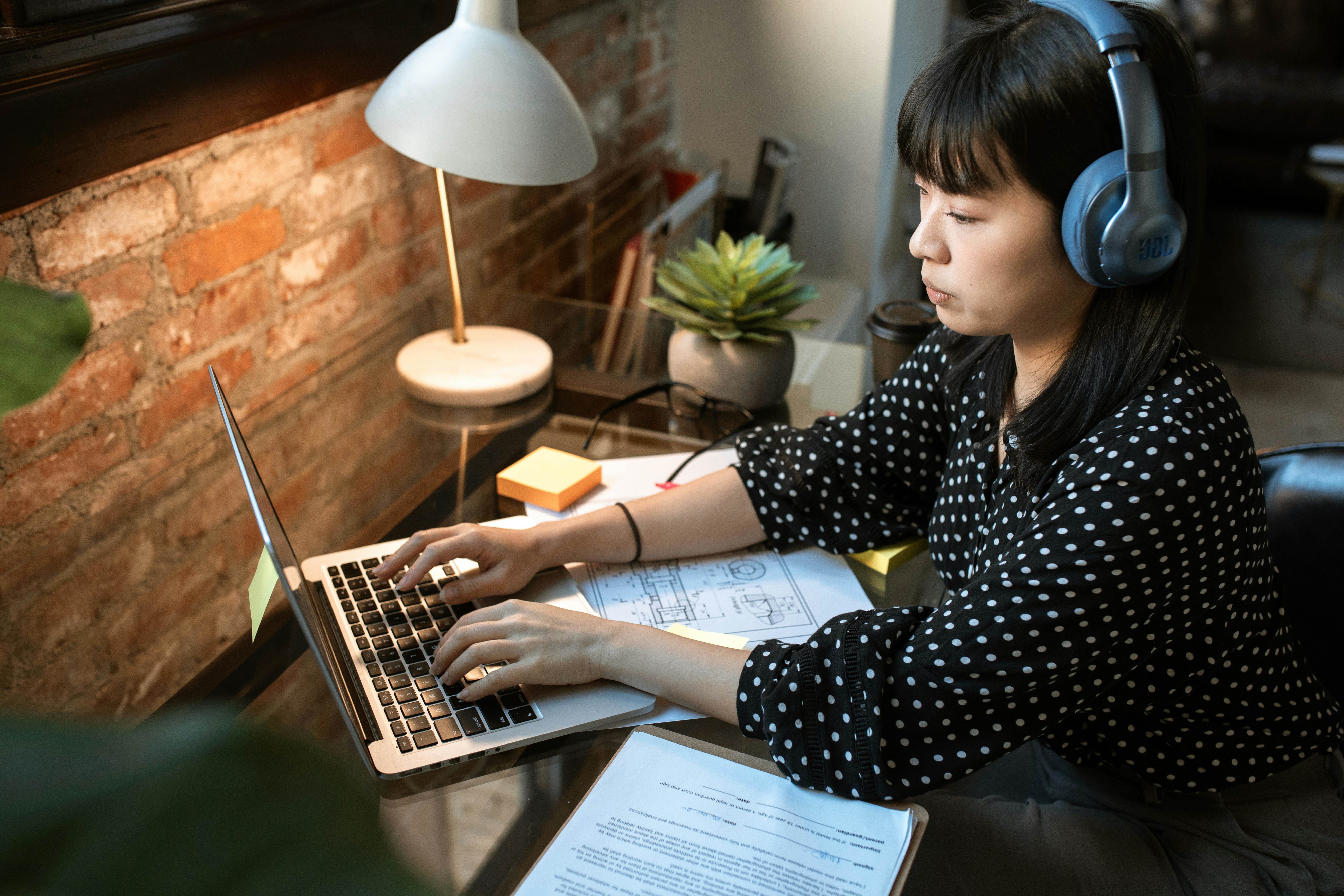 Laptop có khả năng hỗ trợ AI giúp các bạn sinh viên thỏa sức thử nghiệm tác phẩm của mình