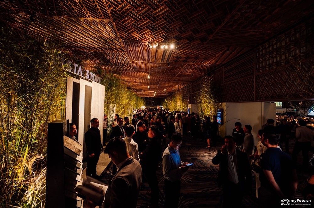 Không gian triển lãm tại sự kiện “Trio” kỷ niệm 35 năm thành lập của Lê Gia Mao Trung Group