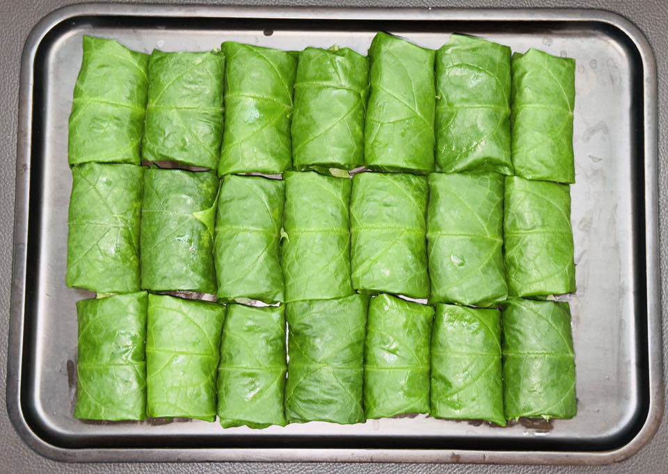 Chả vịt sau khi gói có thể đem hấp hoặc nướng bằng nồi chiên không dầu.