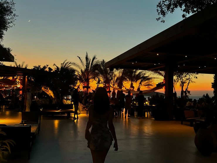 Con gái Pep Guardiola diện bikini quyến rũ, fan thổn thức ví như "thiên thần" - 7