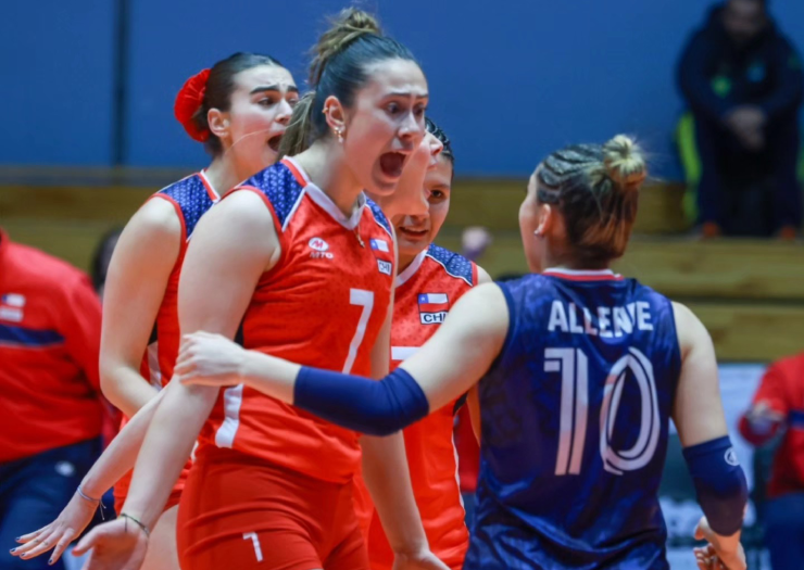 Dominga Aylwin Debarca (số 7) là nhân vật đang chú ý của Chile, cô hiện đang chơi bóng tại Brazil cho CLB Ceara SC