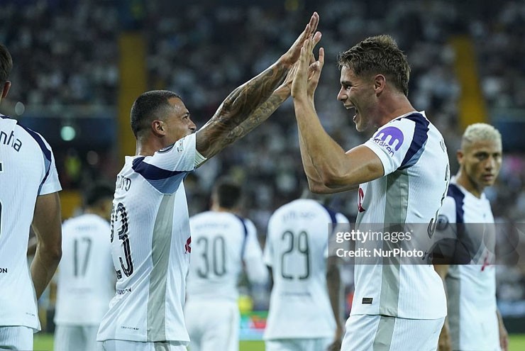 Tottenham chơi thăng hoa trước PSG