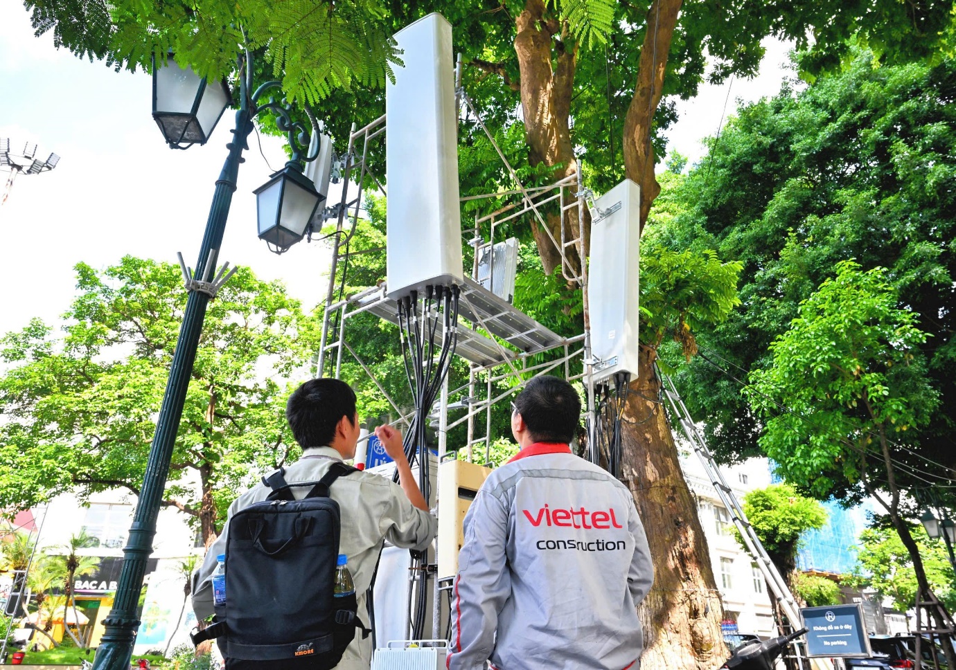 Viettel phát sóng mới 500 trạm BTS 5G phục vụ đại lễ.