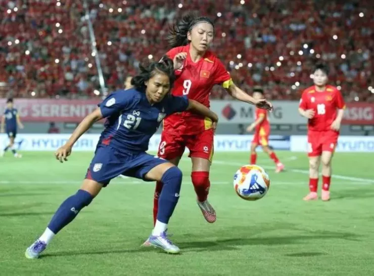 Đội trưởng Huỳnh Như sẽ gặp vô vàn thách thức từ phòng ngự Úc cao to. Ảnh: AFC