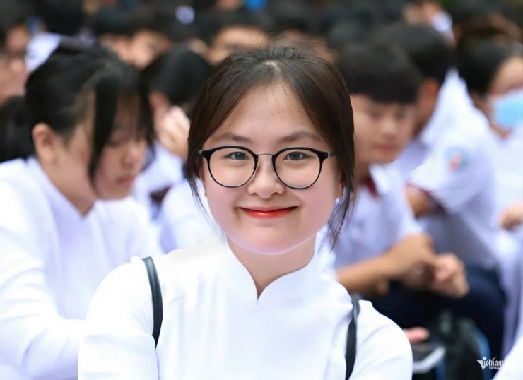 Nhiều phụ huynh, giáo viên ủng hộ cách làm học sinh các nơi chung một mẫu đồng phục. Ảnh minh họa: Nguyễn Huế
