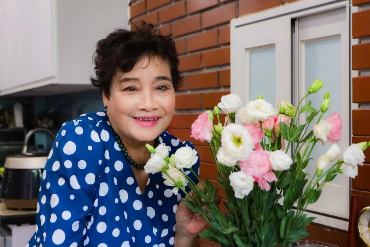 Liên hệ với NSND Thanh Tú nhiều lần, “miễn cưỡng” bà đồng ý với lý do thông tin trên báo đài đã ngập tràn. NSND Thanh Tú nói vui mỗi dịp 2/9 giống như “ngày giỗ” của mình vì lũ lượt phóng viên ngỏ ý phỏng vấn, viết bài.