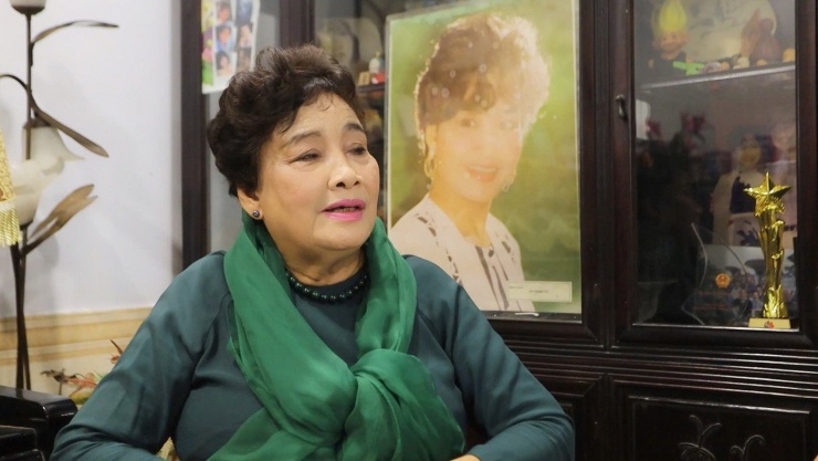 “Lúc đó, tôi tự nhủ nếu được tin tưởng như vậy, mình phải cố gắng thôi. Đồng nghiệp vẫn nói dưới mắt Trần Đắc chỉ có Thanh Tú. Tôi từng thề không làm phim nữa nhưng đạo diễn Trần Đắc mời là tôi vẫn diễn”, NSND Thanh Tú cho hay.