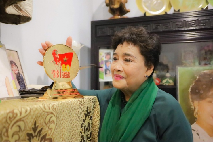 Theo NSND Thanh Tú, hiện tại bà vẫn say nghề và sẽ chọn vai diễn phù hợp. "Giờ tôi cũng chẳng biết đóng vai gì nữa vì dạng vai nào cũng thử rồi. Tôi đi đóng phim để hội nhập, chứ cộng thêm một vai cũng chẳng để làm gì", NSND Thanh Tú nói.