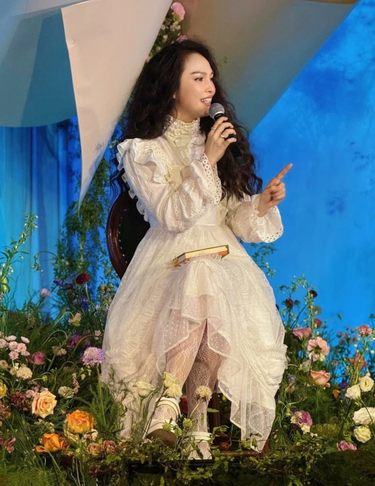 Gu mặc 'không tuổi' của Hiền Thục - 1