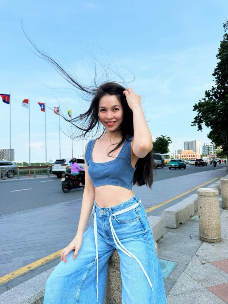 Trên trang cá nhân, cô nhiều lần được khán giả khen có hình ảnh truyền cảm hứng tích cực.