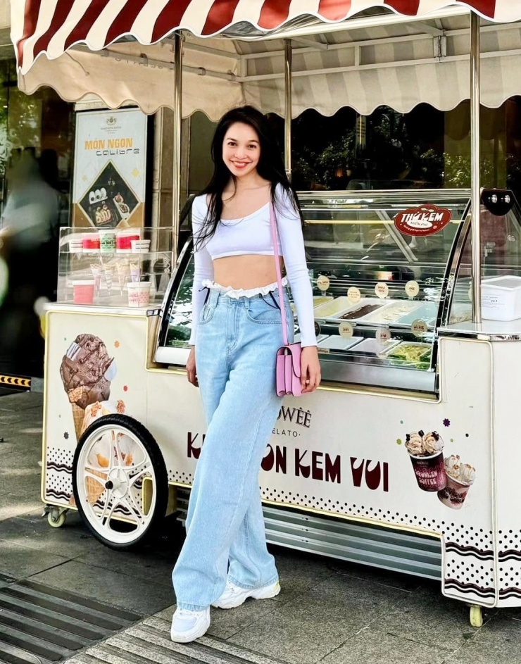 Theo đuổi lối sống lành mạnh, Hiền Thục giữ được làn da mịn, ít khuyết điểm. Cô hầu như không ăn tối, tập trung dinh dưỡng cho bữa sáng và trưa. Ca sĩ đi ngủ sớm, trước khi ngủ uống một cốc sữa nóng. Hiền Thục cho biết bí quyết trẻ lâu của cô là cười nhiều nhất có thể.
