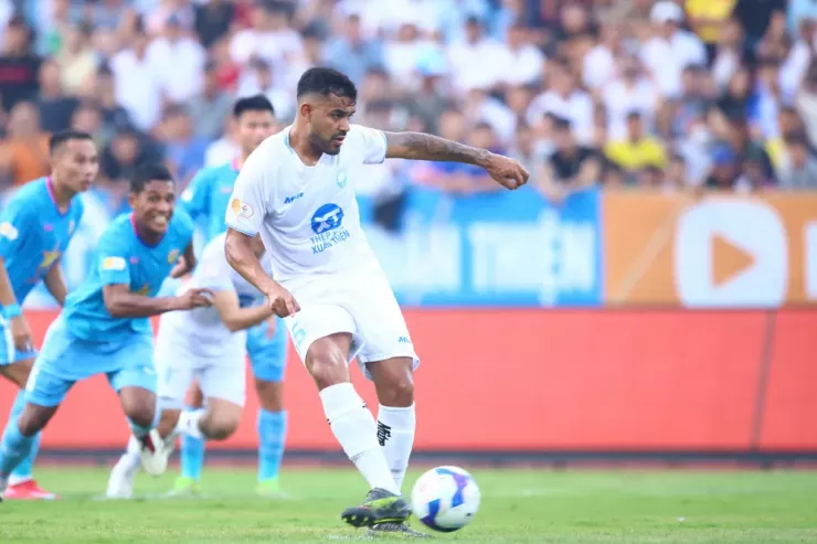 Nhà đương kim vô địch V-League Nam Định khao khát có chiến thắng đầu tay. Ảnh: CCT.