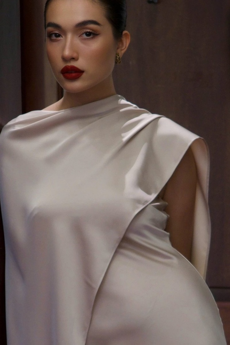 Á hậu Lệ Hằng nhấn mạnh tầm quan trọng của việc ăn mặc chỉn chu trong công việc.