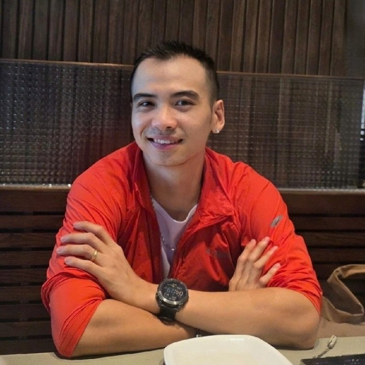 Nhiếp ảnh gia Tuấn Khôi - chồng hoa hậu H'Hen Niê hài hước chia sẻ hình ảnh mái tóc mới được cấy.