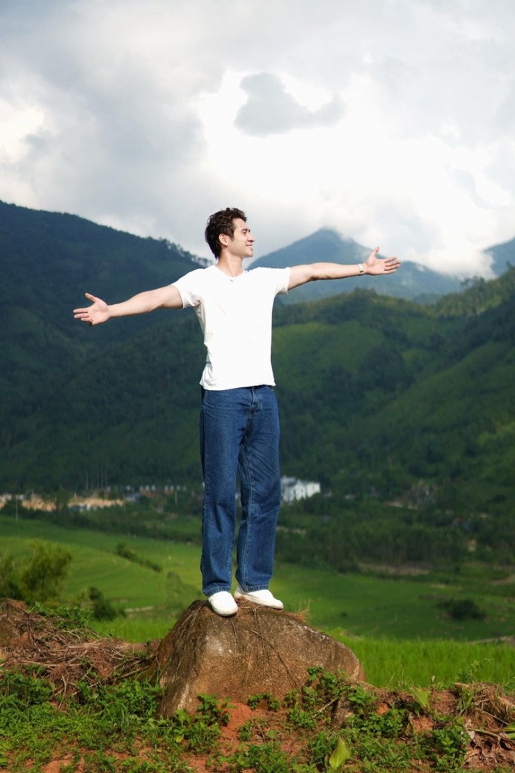 Nam vương Phạm Tuấn Ngọc tự hào khoe cảnh đẹp Quảng Ninh: "Việt Nam mình đẹp lắm".