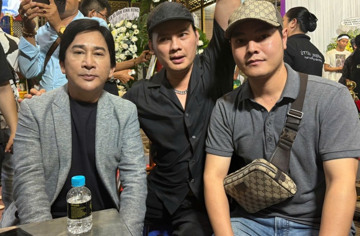 Khi nghe tin Bắc Hải mất, Kim Tử Long đã tranh thủ đến viếng. "Lúc anh Hải bị bệnh, tôi biết Bình Tinh có đứng ra hỗ trợ. Tôi luôn hưởng ứng, chung tay với mọi người giúp đỡ cho anh Hải", nam nghệ sĩ chia sẻ thêm.