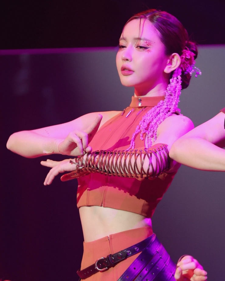 Bí quyết có bụng phẳng, eo thon của dàn 'em xinh' - 2