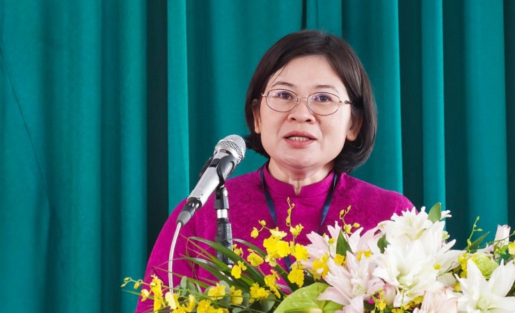 Bà Văn Thị Bạch Tuyết, ủy viên Ban thường vụ Thành ủy, Trưởng Ban tổ chức Thành ủy phát biểu tại đại hội. Ảnh: N. TÂN