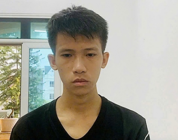 Đối tượng Trần Quốc Bảo tại cơ quan công an. Ảnh: Cơ quan công an.