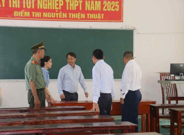 Cơ quan chức năng tỉnh Khánh Hòa kiểm tra các điểm thi tại kỳ thi tốt nghiệp THPT năm 2025. 