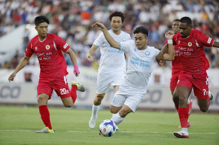 3 tay chơi lớn quyết định cuộc đua V-League, không có đội bóng nhà bầu Hiển? - 1