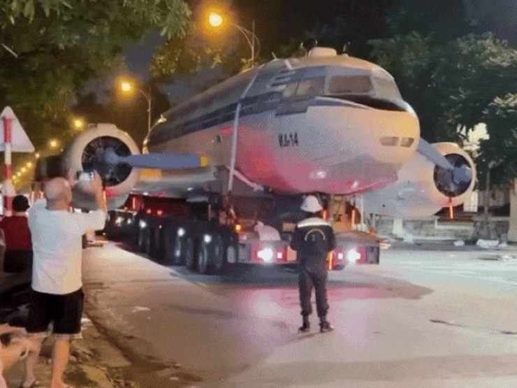 Chuyên cơ từng chở Bác Hồ được vận chuyển tới Triển lãm 80 năm Độc lập - Tự do - Hạnh phúc