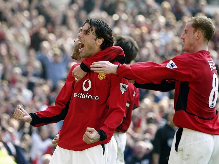 Ruud Van Nistelrooy lập cú đúp trong lần đầu tiên thi đấu cho Man United tại Ngoại hạng Anh