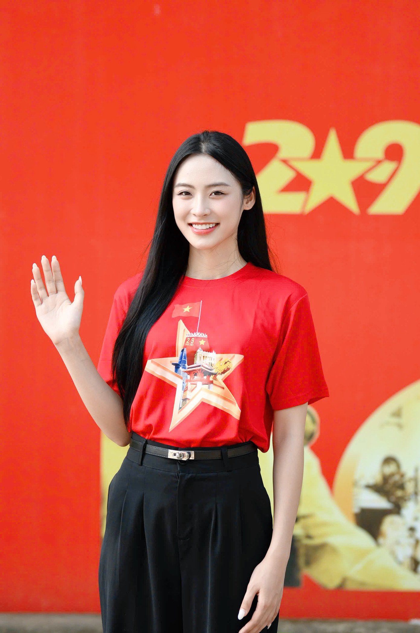 Hoa hậu Hà Trúc Linh, Á hậu Vân Nhi cổ vũ các chiến sĩ tập luyện diễu binh, diễu hành A80 - 19