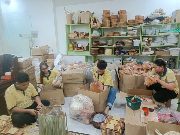 Nhà bán hàng choáng váng khi một số sàn thương mại điện tử tăng phí nền tảng gấp 3 lần