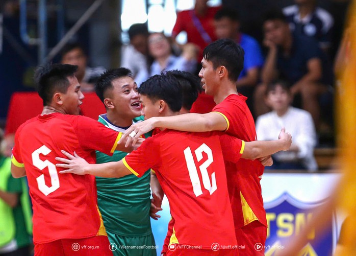 Futsal Việt Nam hội quân, thủ thành Hồ Văn Ý vắng mặt - 1