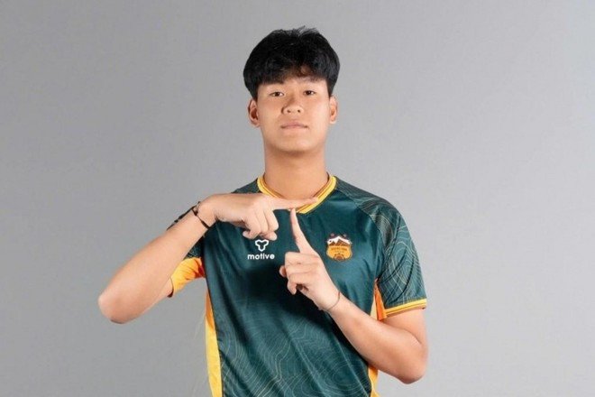 Thủ môn cao 1m98 Nguyễn Vũ Khang