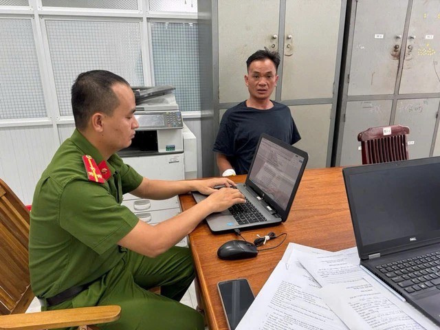 Ngô Văn Đức tại cơ quan công an