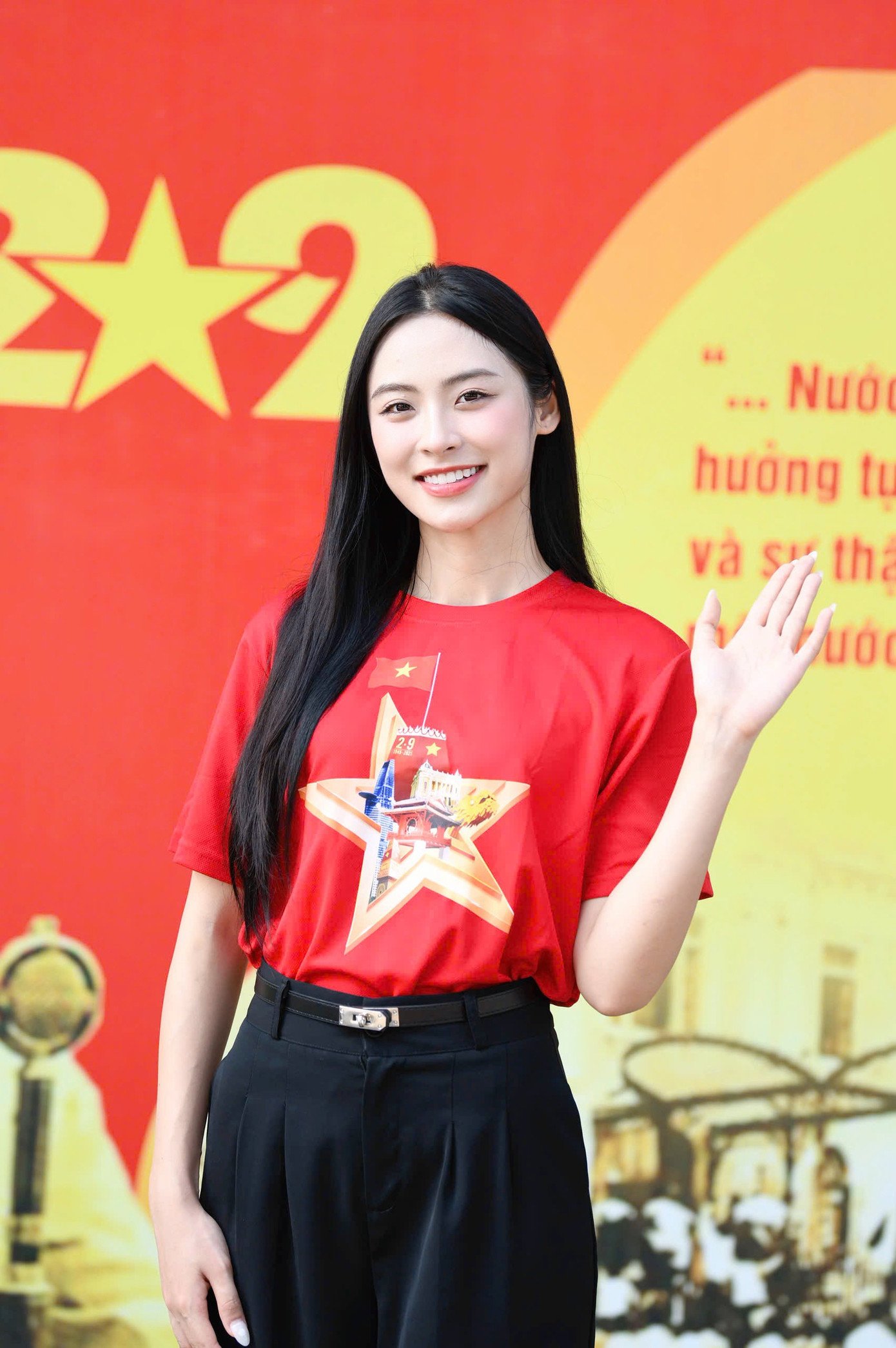 Hoa hậu Hà Trúc Linh, Á hậu Vân Nhi cổ vũ các chiến sĩ tập luyện diễu binh, diễu hành A80 - 21