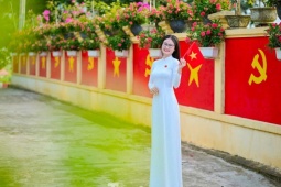 Bạn trẻ - Cuộc sống - Con đường rực rỡ cờ Tổ quốc, cờ Đảng của vợ chồng miền núi thu hút giới trẻ check in