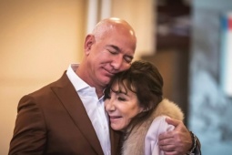 Jackie Bezos: Từ bà mẹ 17 tuổi đến hậu phương của tỷ phú Amazon