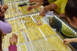 Kinh doanh - Giá vàng miếng SJC cao hơn thế giới tới 18 triệu đồng/lượng