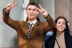 Tình yêu với Cristiano Ronaldo biến đổi cuộc đời cô gái nghèo