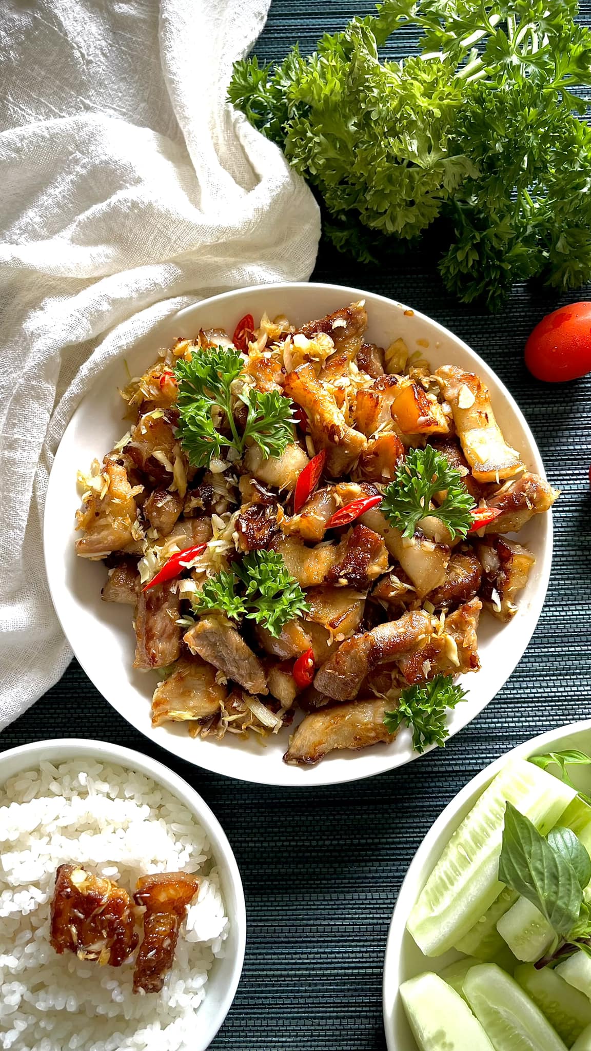 Tiếp tục đảo thịt trên bếp khoảng vài phút là hoàn thành. Trút ra đĩa là có thể thưởng thức cùng cơm nóng rất ngon.
