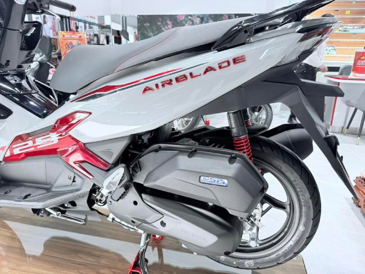 Giá xe ga Honda Air Blade 125 giữa tháng 8/2025, chênh hơn 1 triệu đồng - 3