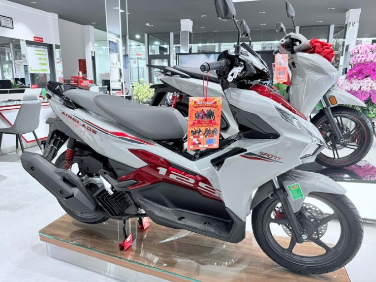 Giá xe ga Honda Air Blade 125 giữa tháng 8/2025, chênh hơn 1 triệu đồng - 1