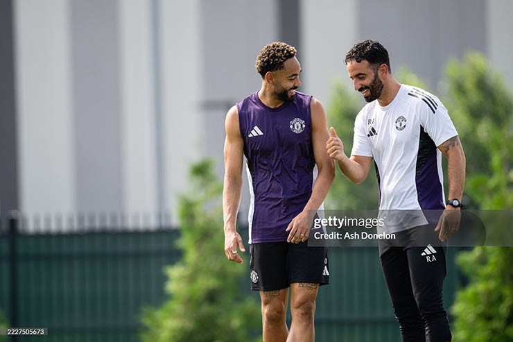 HLV Amorim cố gắng giúp MU lấy lại sự tự tin trước trận đấu lớn