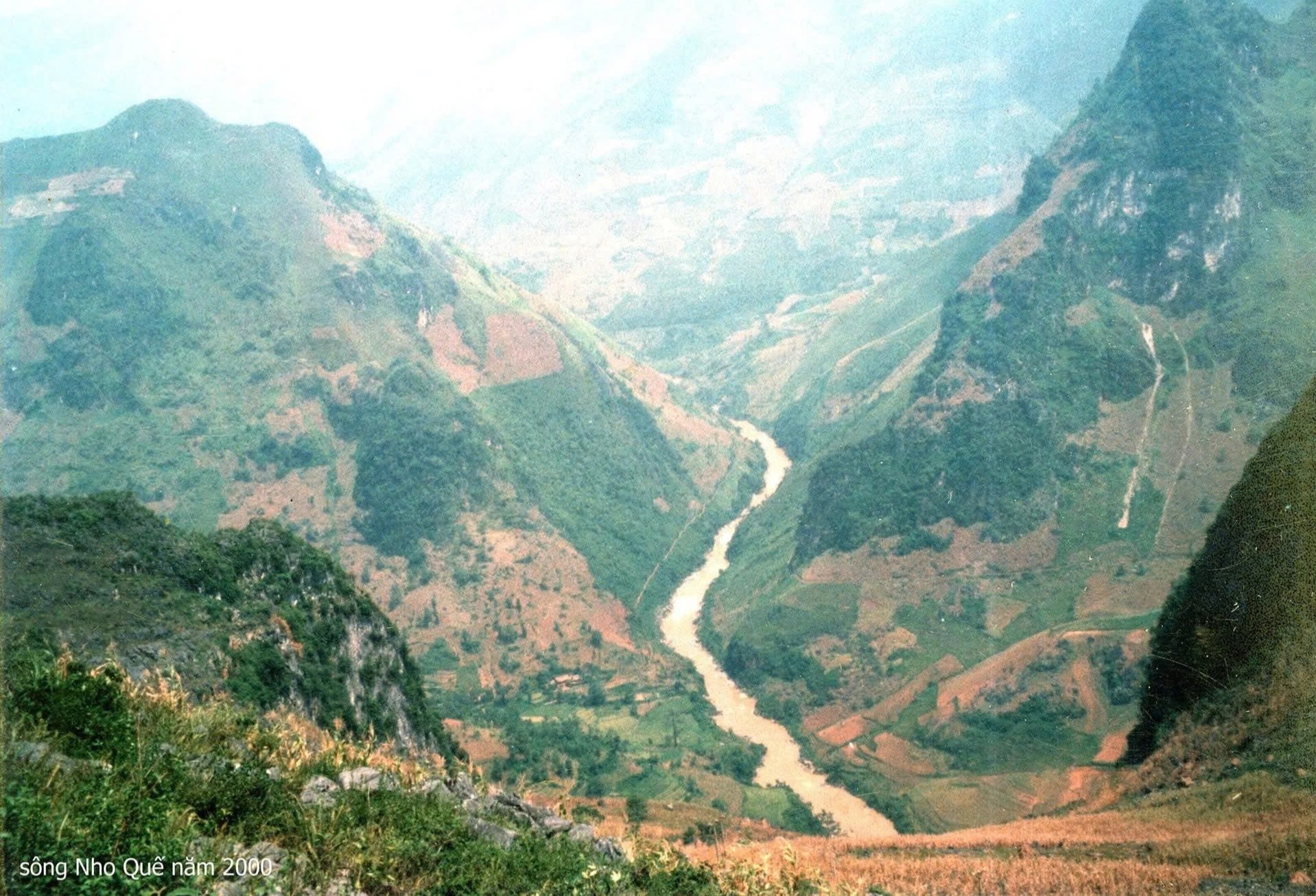 Cảnh Đồng Văn và sông Nho Quế năm 2001