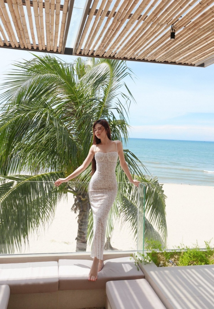Trong bộ ảnh mới được chia sẻ trên trang cá nhân, Liz Kim Cương khoe trọn vẹn vóc dáng săn chắc, nuột nà cùng thần thái cuốn hút, nhận được 'cơn mưa' lời khen từ người hâm mộ.