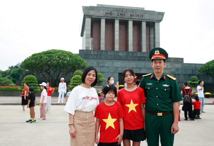 Hàng trăm nghìn người mặc áo cờ đỏ sao vàng đi bộ mừng Quốc khánh - 11