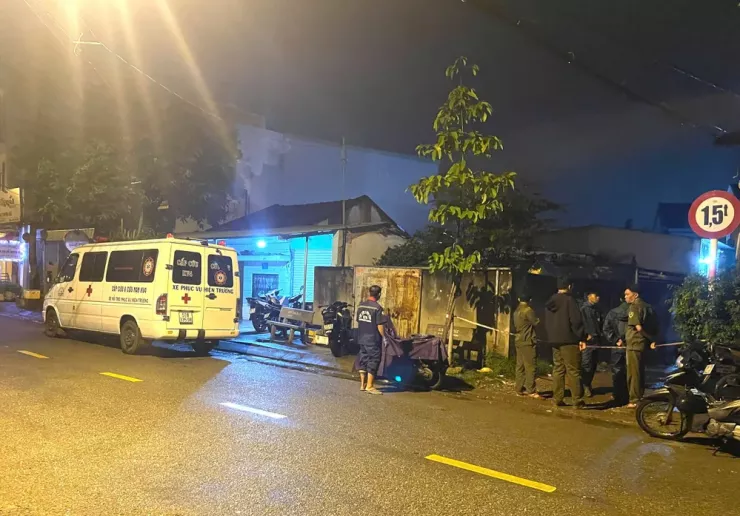 Công an phong tỏa hiện trường, khám nghiệm điều tra. Ảnh: HT